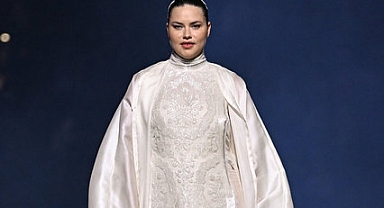 Victoria Secret meleği Adriana Lima'nın hali gündem oldu !! Adriana Lima doğumdan sonra podyuma döndü