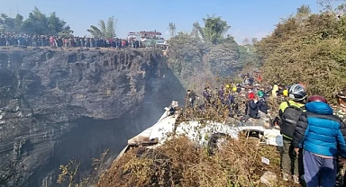 Yolcu Uçağı Düştü. 70 Can Kaybı. Kaza Anı Canlı Canlı Kayıt Altına Alınmış.